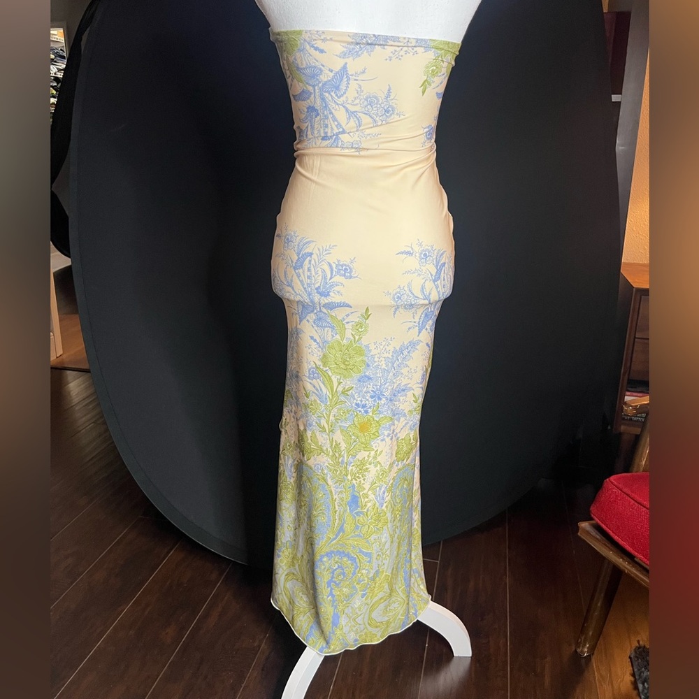 Chic Strapless Paisley Dress in Green and Blue - Picture 2 of 4